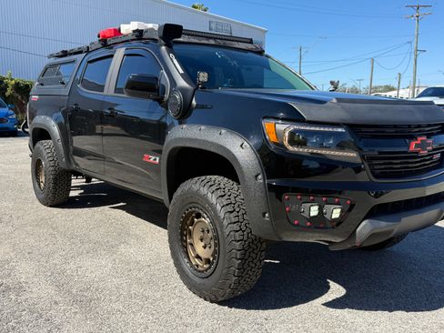Used 2019 Chevrolet Colorado Z71 w/ Z71 Midnight Edition RWD image 2