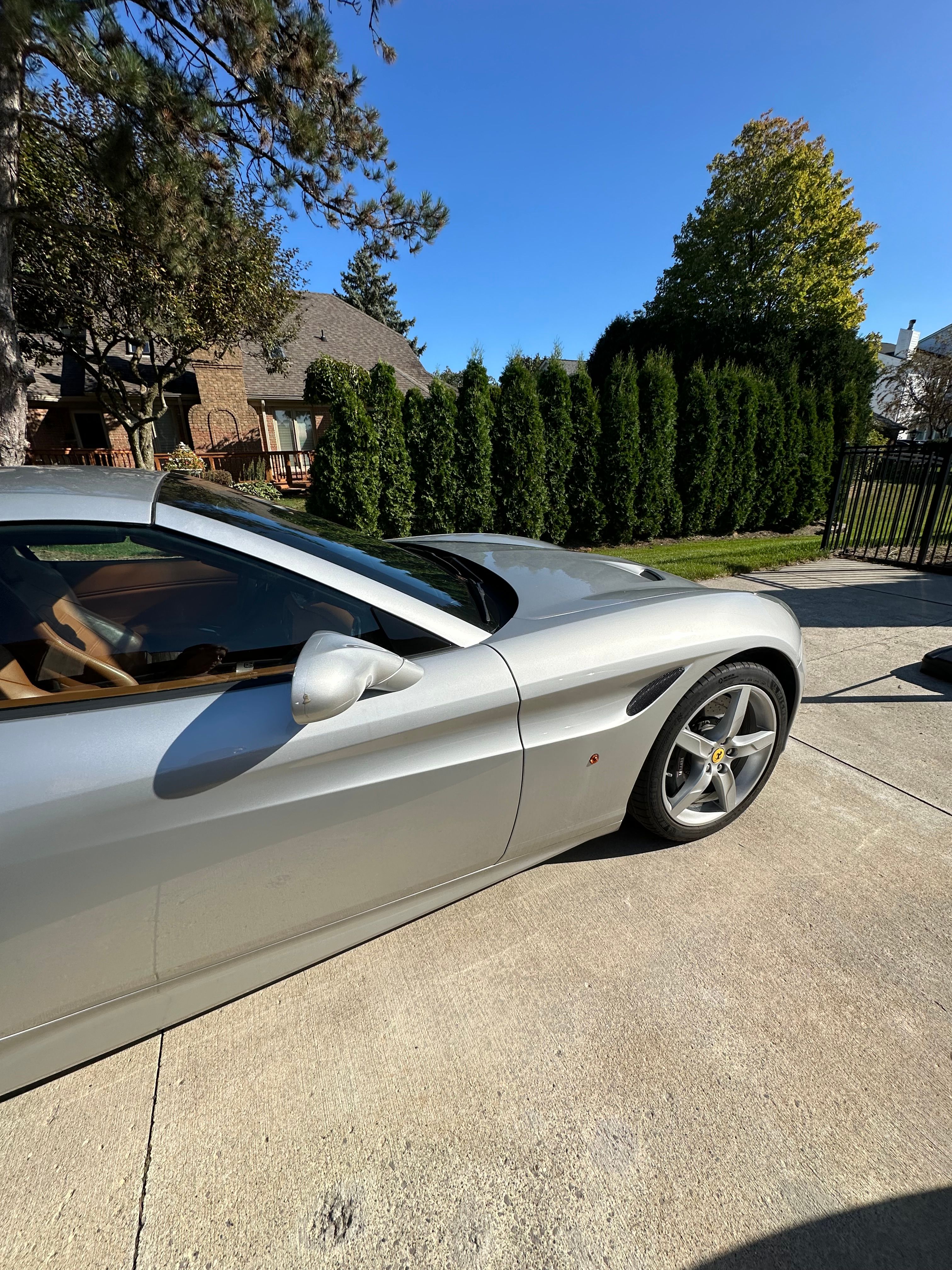 Used 2015 Ferrari California T RWD image 9