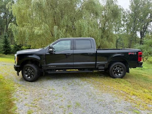 Used 2023 Ford F250 Lariat w/ Sport Appearance Package AWD/4WD image 2
