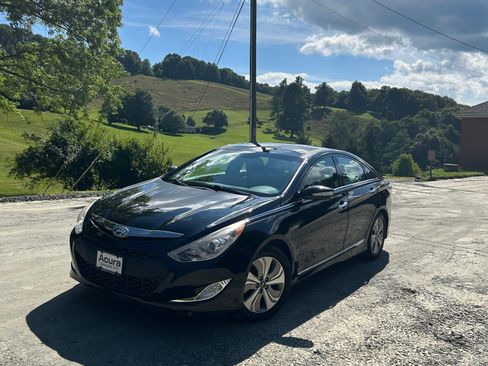Used 2014 Hyundai Sonata Limited w/ Panoramic Sunroof Package 02 FWD image 1