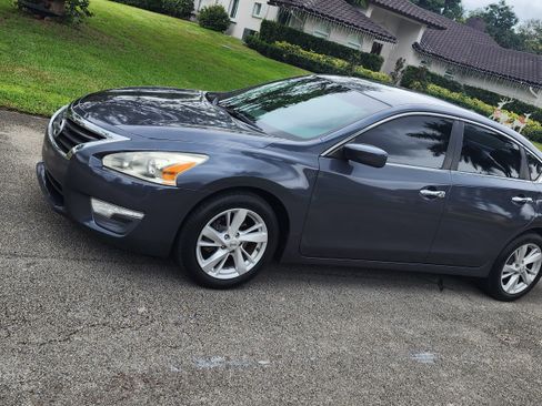 Used 2013 Nissan Altima 2.5 SV image 2