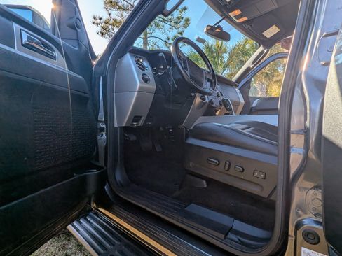 Used 2017 Ford Expedition Limited image 17