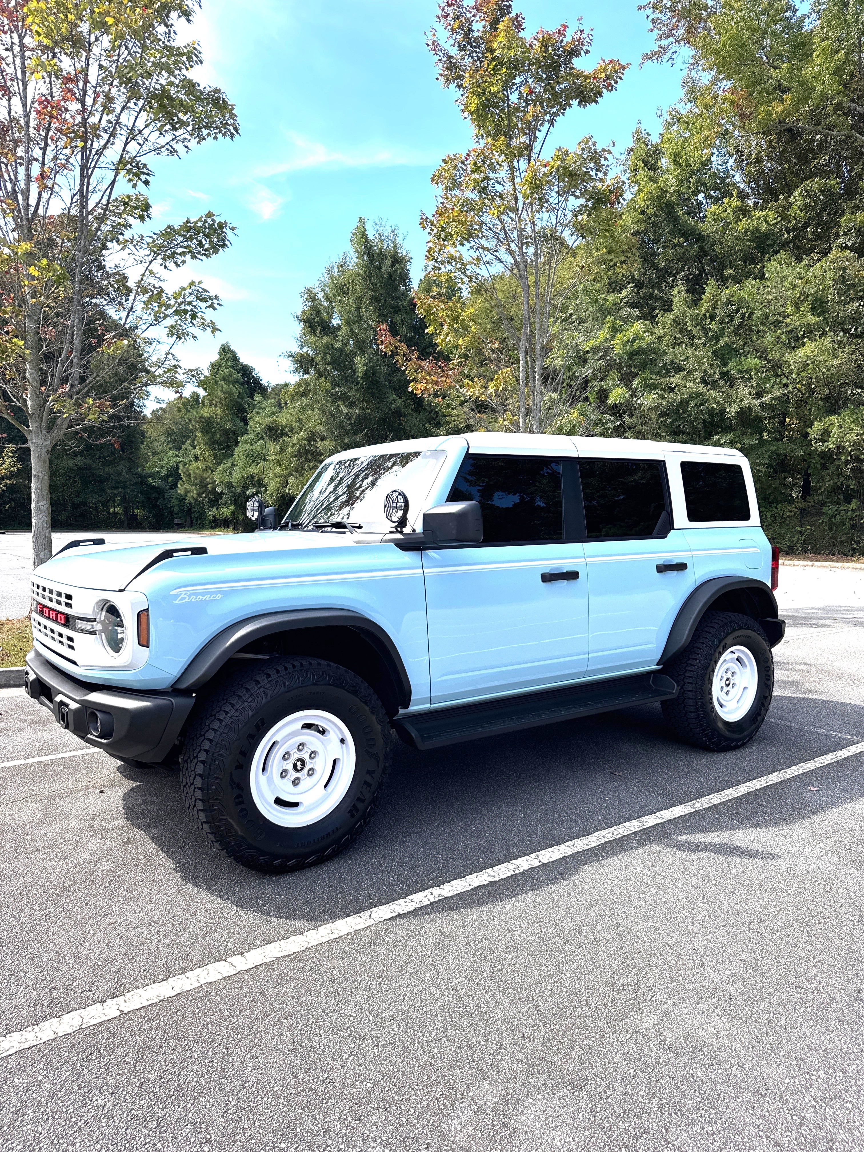 Used 2025 Ford Bronco Heritage Edition AWD/4WD image 2