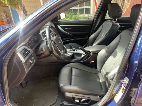 Used 2018 BMW 330i Sedan w/ Shadow Sport Edition image 9