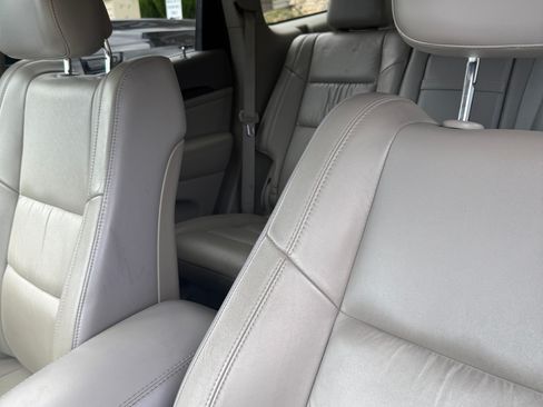 Used 2012 Jeep Grand Cherokee Laredo AWD/4WD image 5