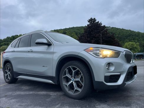 Used 2018 BMW X1 xDrive28i AWD/4WD image 6