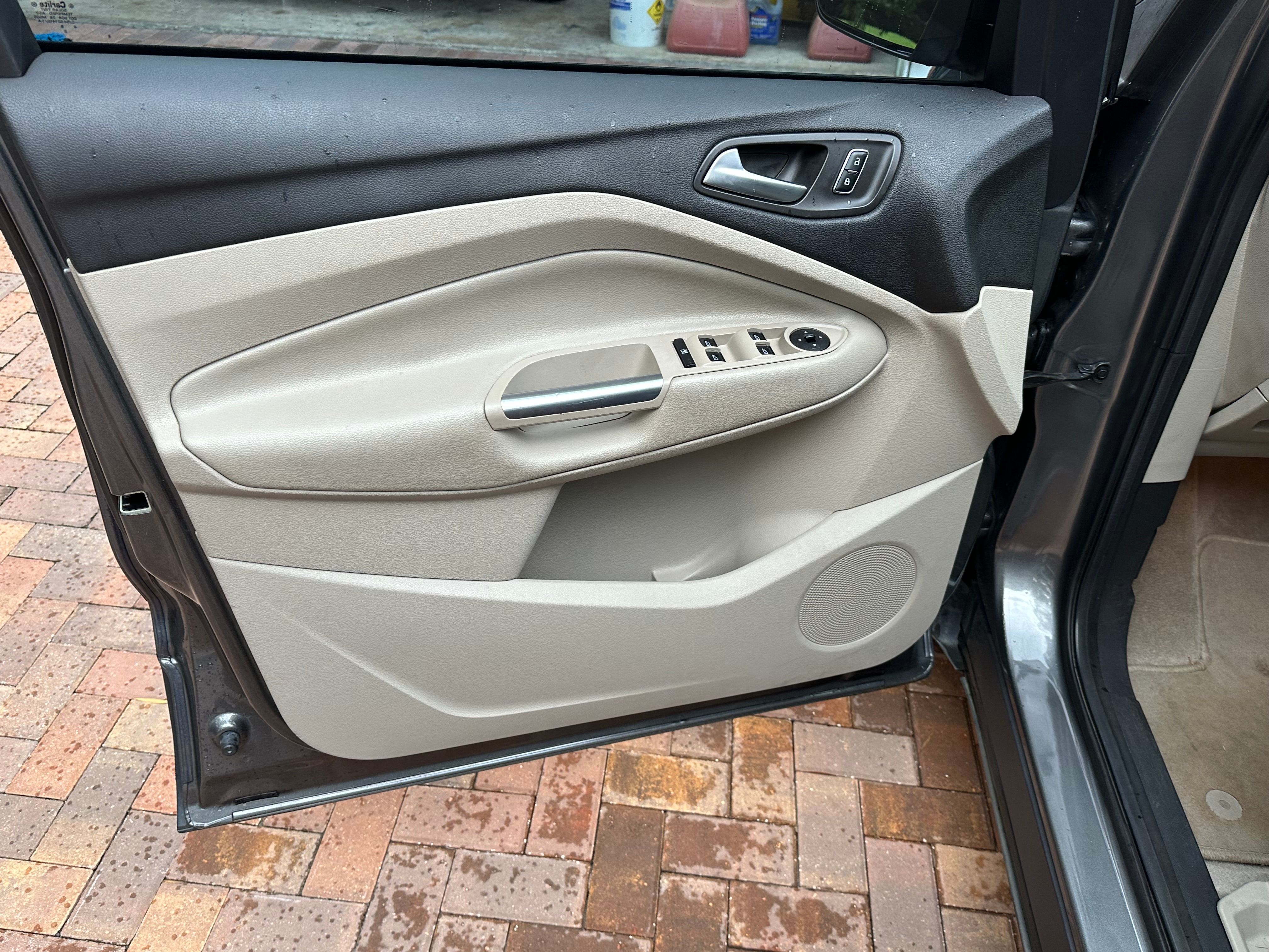 Used 2014 Ford Escape SE w/ Equipment Group 201A FWD image 8