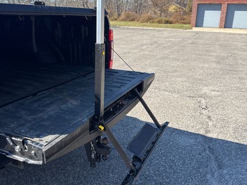 Used 2022 Ford F250 Lariat w/ Black Appearance Package image 12