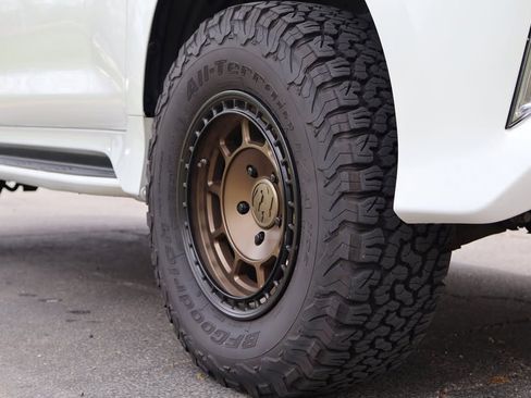 Used 2016 Lexus LX 570 4WD w/ Luxury Package image 13