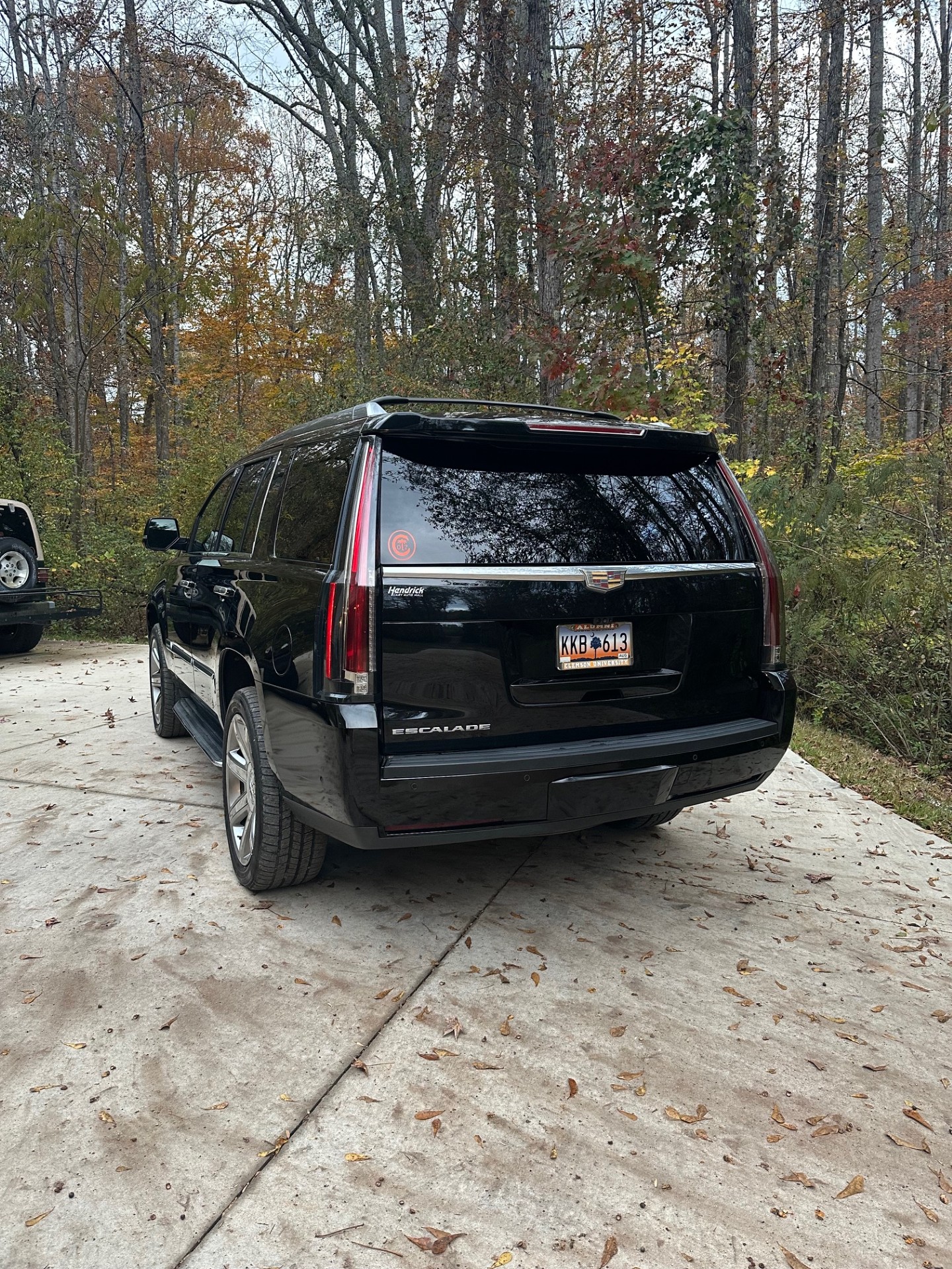 Used 2018 Cadillac Escalade Premium Luxury AWD/4WD image 2