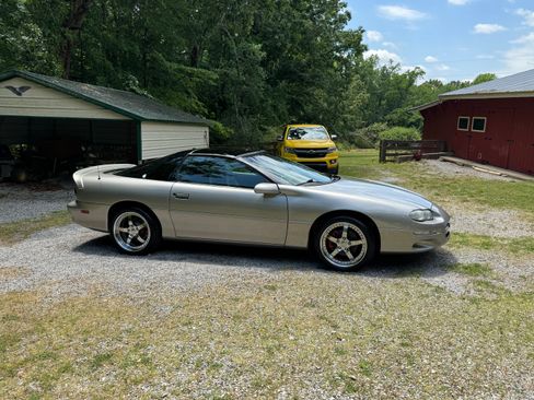 Used 1999 Chevrolet Camaro LT w/ Preferred Equipment Group 2 RWD image 2