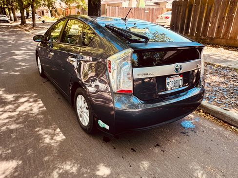 Used 2014 Toyota Prius Prime Plug-In Hybrid FWD image 4