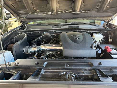 Used 2023 Toyota Tacoma TRD Off-Road w/ Technology Package AWD/4WD image 4
