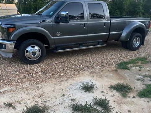 Used 2011 Ford F350 Lariat w/ Lariat Interior Pkg AWD/4WD image 2