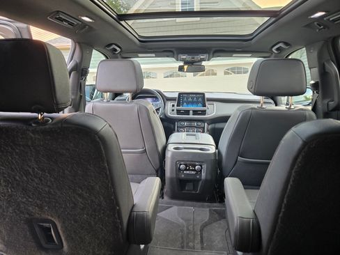 Used 2023 Chevrolet Suburban RST w/ Luxury Package AWD/4WD image 10