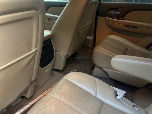 Used 2013 GMC Yukon SLT w/ SLT-2 Equipment Package image 17