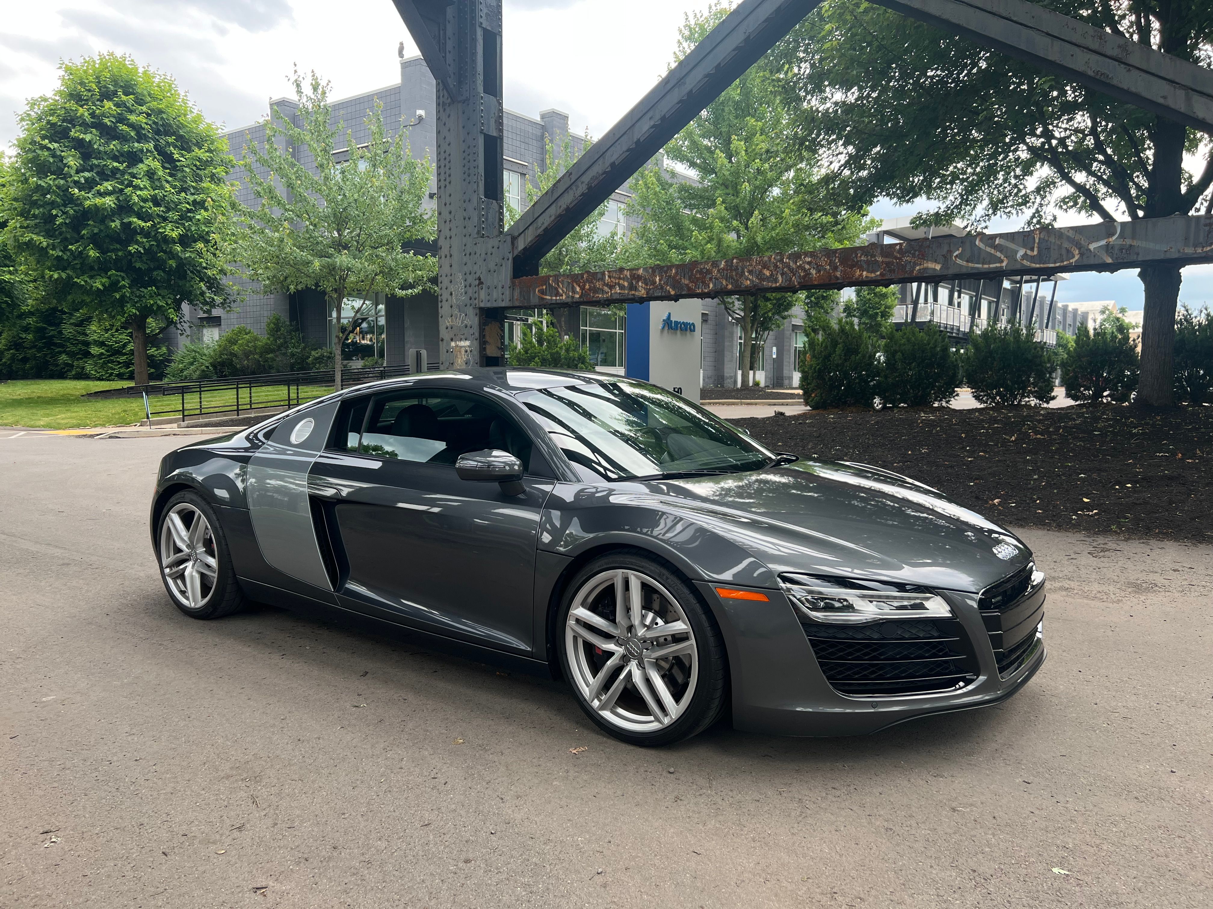Used 2014 Audi R8 V8 w/ Enhanced Leather Package AWD/4WD image 2