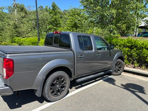 Used 2021 Nissan Frontier SV w/ Midnight Edition Floor Mats AWD/4WD image 5