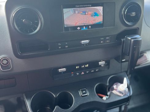 Used 2019 Mercedes-Benz Sprinter 3500 image 9