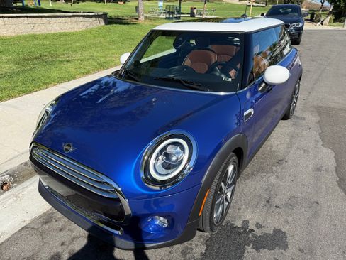 Used 2019 MINI Cooper 2-Door Hardtop w/ Storage Package FWD image 1