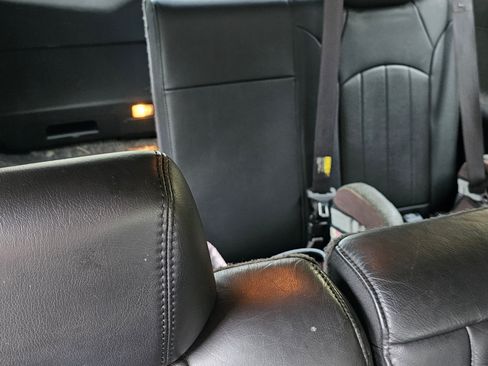 Used 2010 Buick Enclave CXL image 8