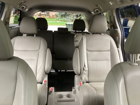 Used 2020 Toyota Sienna XLE image 17