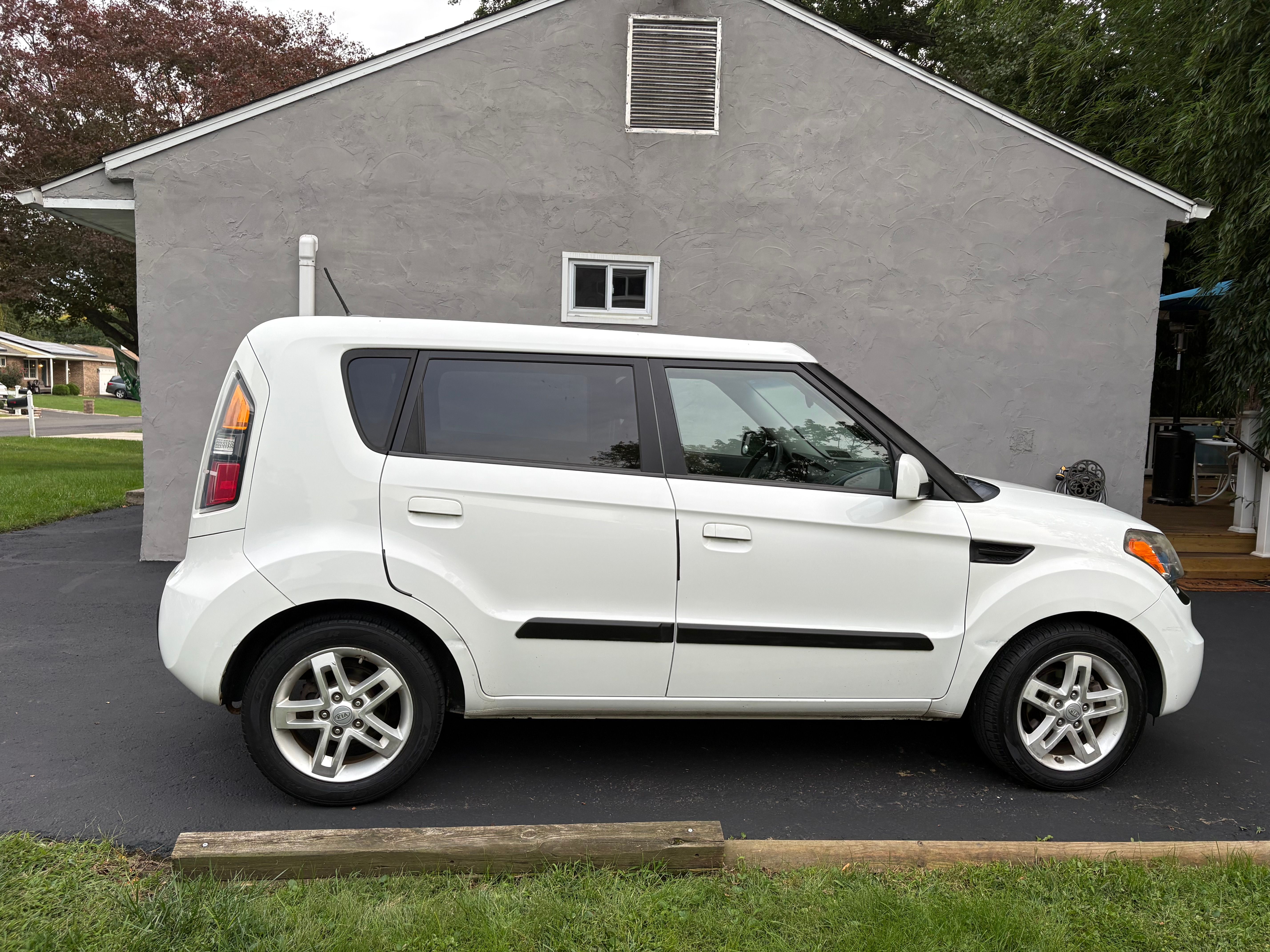Used 2010 Kia Soul + FWD image 1