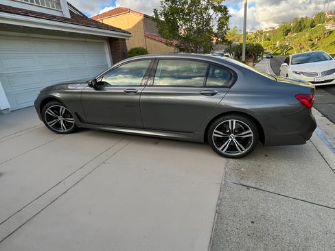 Used 2016 BMW 750i image 4