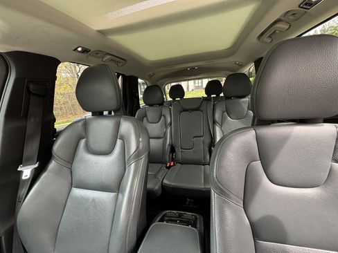 Used 2020 Volvo XC90 T6 Momentum image 16