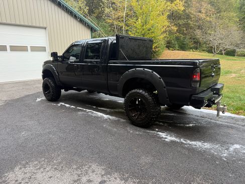 Used 2015 Ford F250 Platinum w/ FX4 Off-Road Package image 4