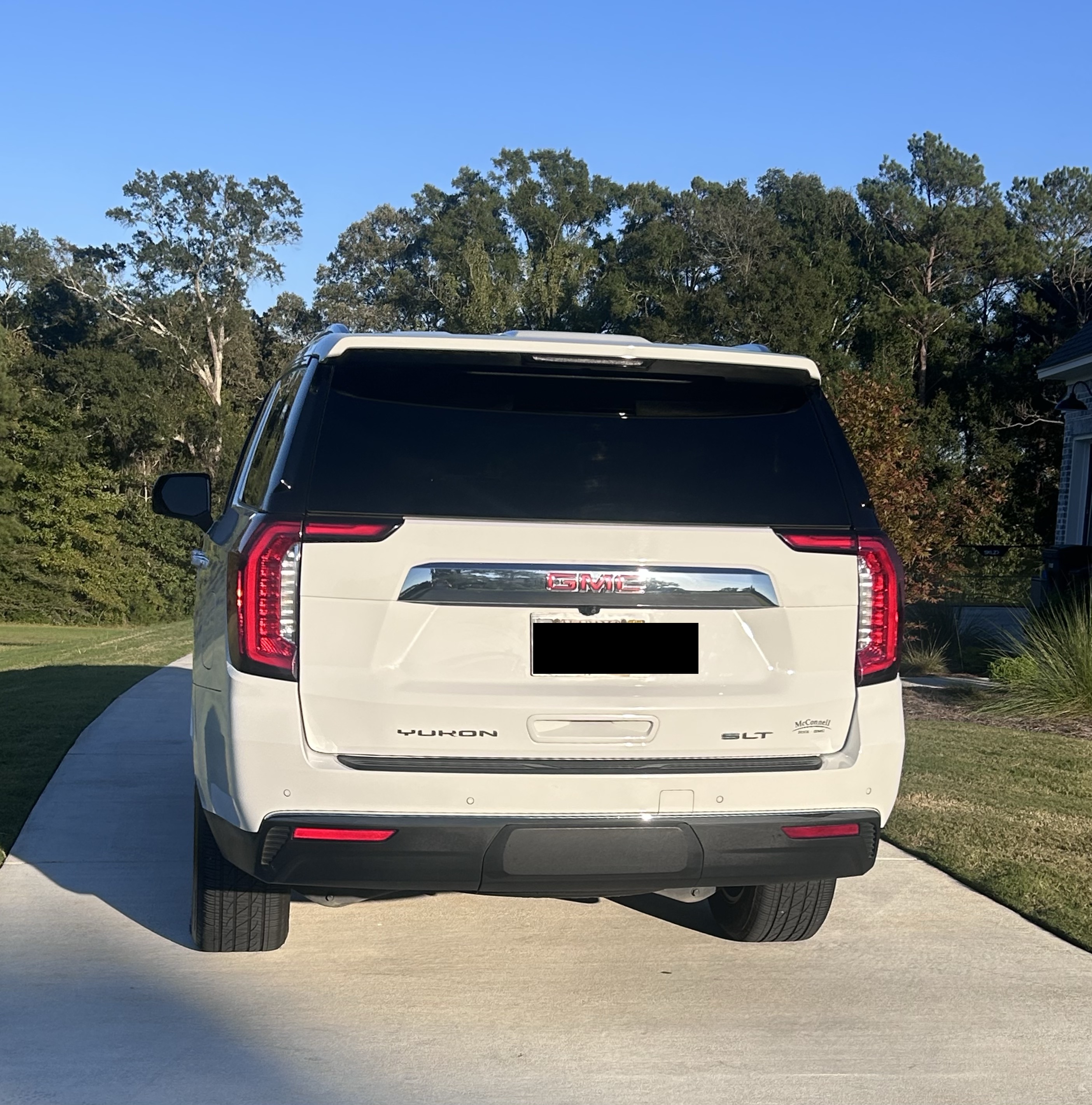 Used 2022 GMC Yukon XL SLT w/ SLT Premium Package RWD image 2