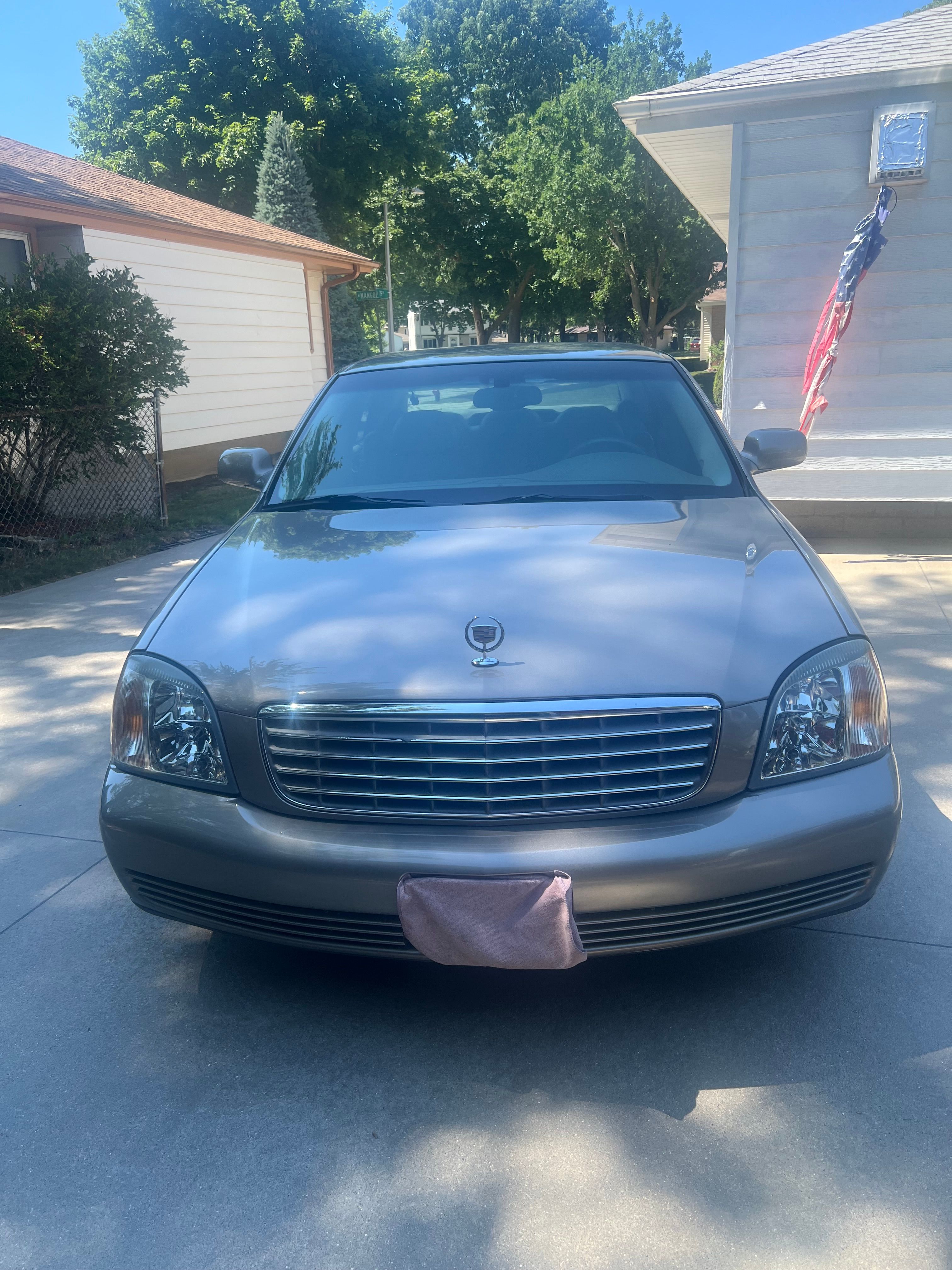 Used 2002 Cadillac De Ville FWD image 2