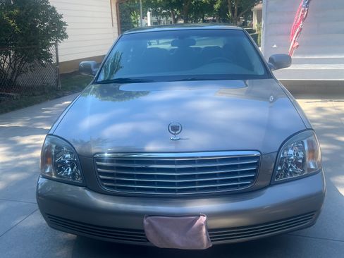 Used 2002 Cadillac De Ville FWD image 2