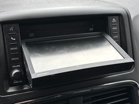 Used 2019 Dodge Grand Caravan SE image 8