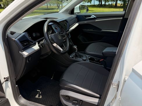 Used 2022 Volkswagen Taos SE AWD/4WD image 6