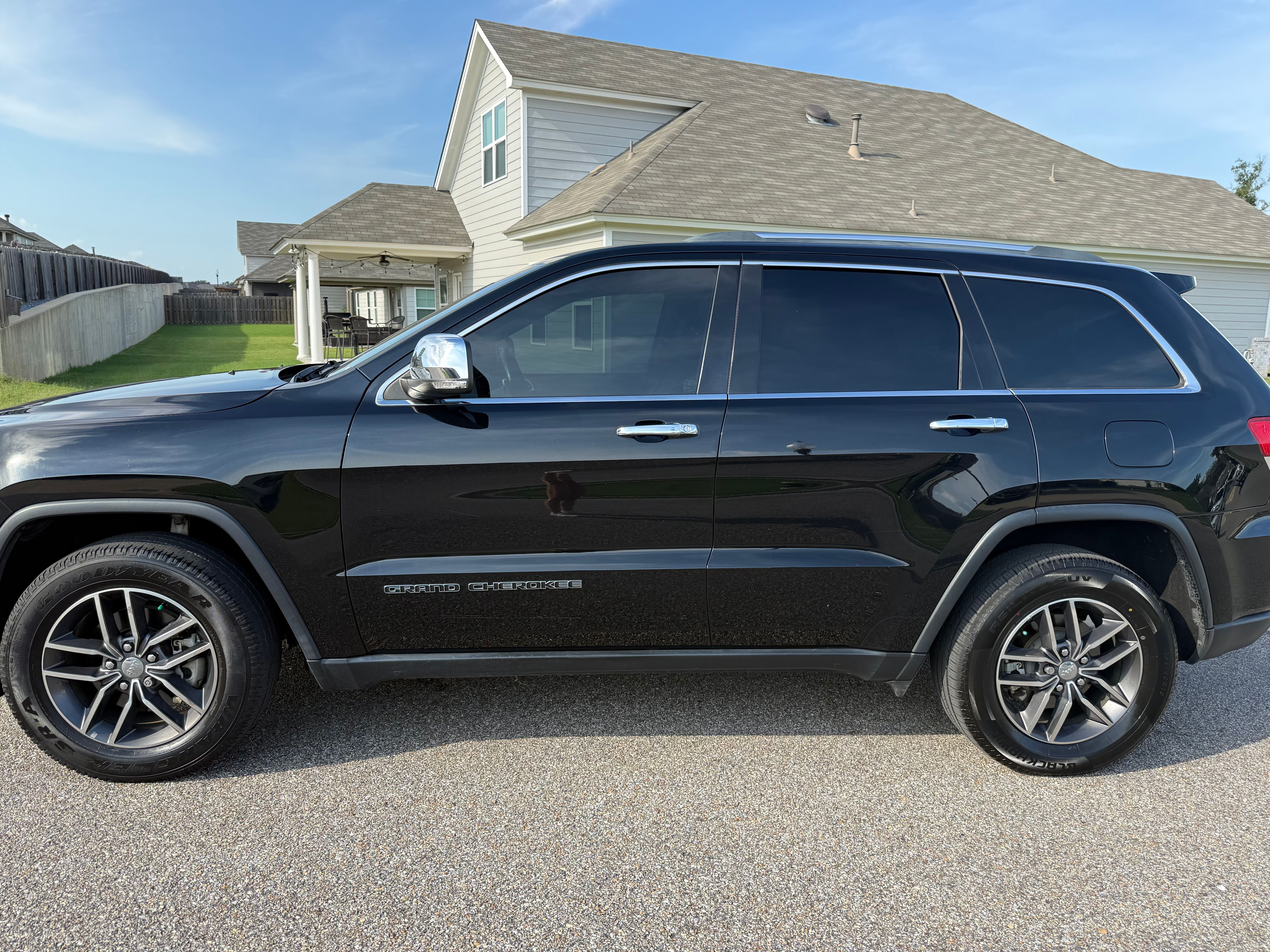 Used 2018 Jeep Grand Cherokee Limited AWD/4WD image 11