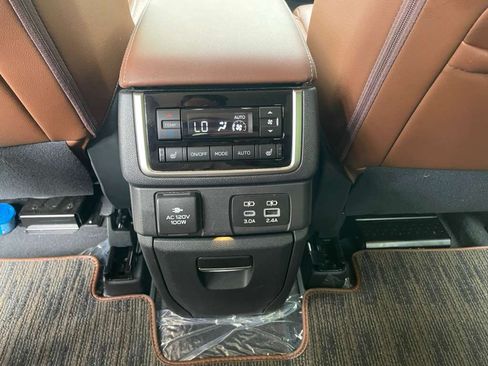 Used 2025 Subaru Ascent Touring AWD/4WD image 18