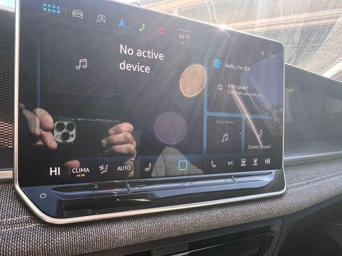 Used 2025 Volkswagen Tiguan S image 6