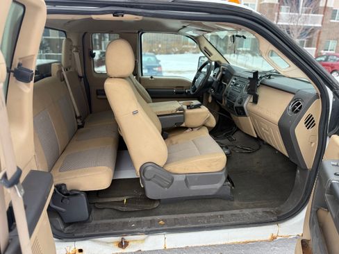 Used 2012 Ford F250 XLT w/ Snow Plow Prep Pkg image 9