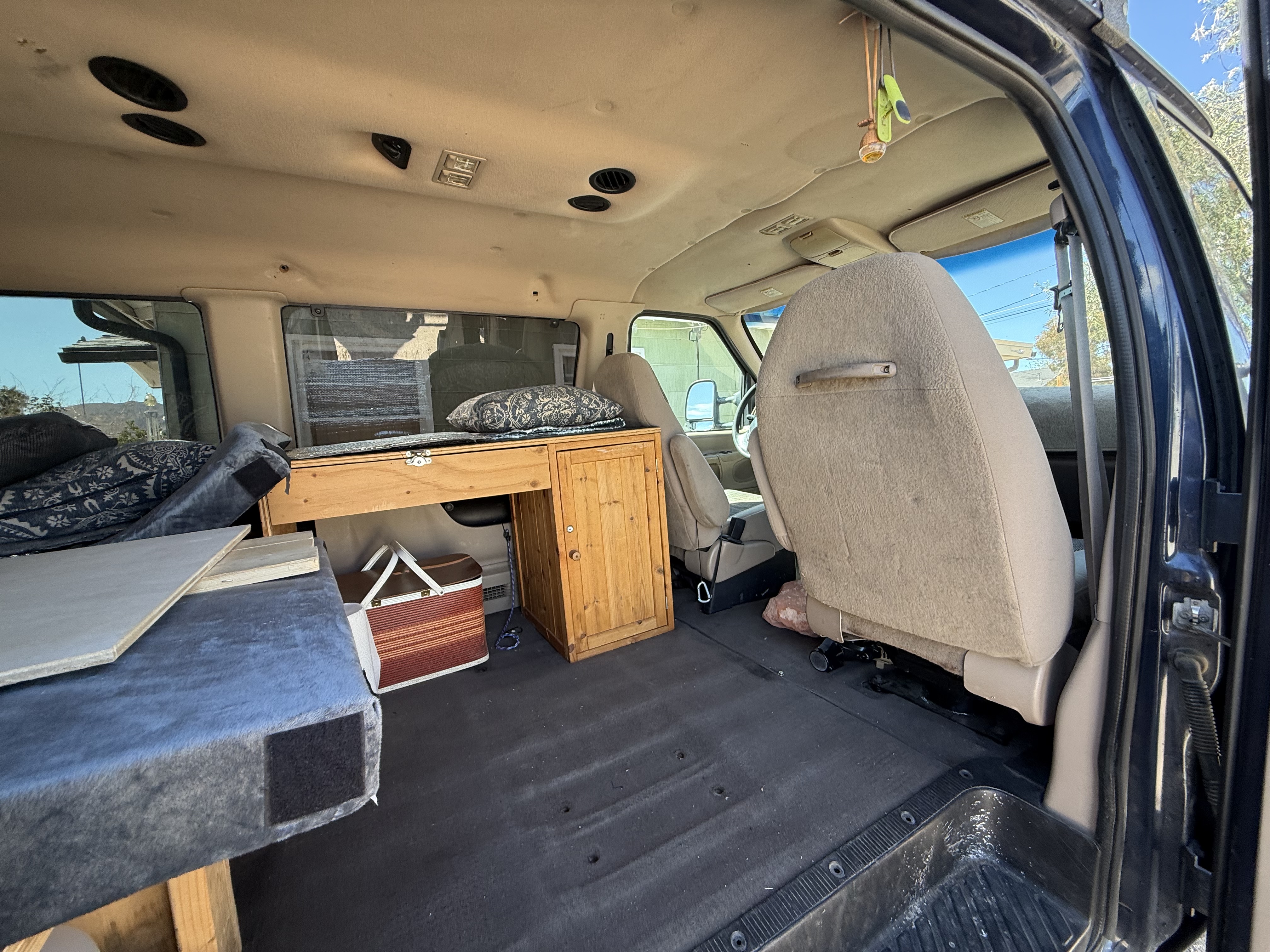 Used 2002 Ford E-350 and Econoline 350 Wagon RWD image 4