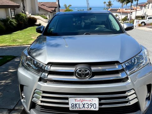 Used 2019 Toyota Highlander Limited w/ Carpet Mat Package (TMS) AWD/4WD image 5