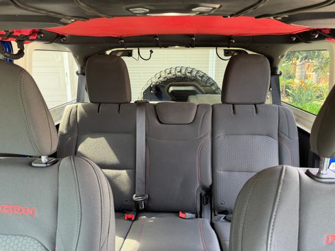 Used 2018 Jeep Wrangler Unlimited Rubicon image 11