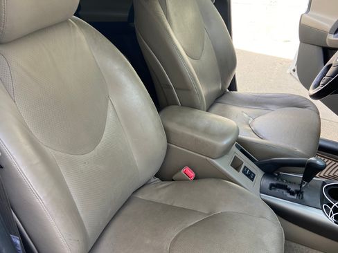 Used 2008 Toyota RAV4 Limited AWD/4WD image 2