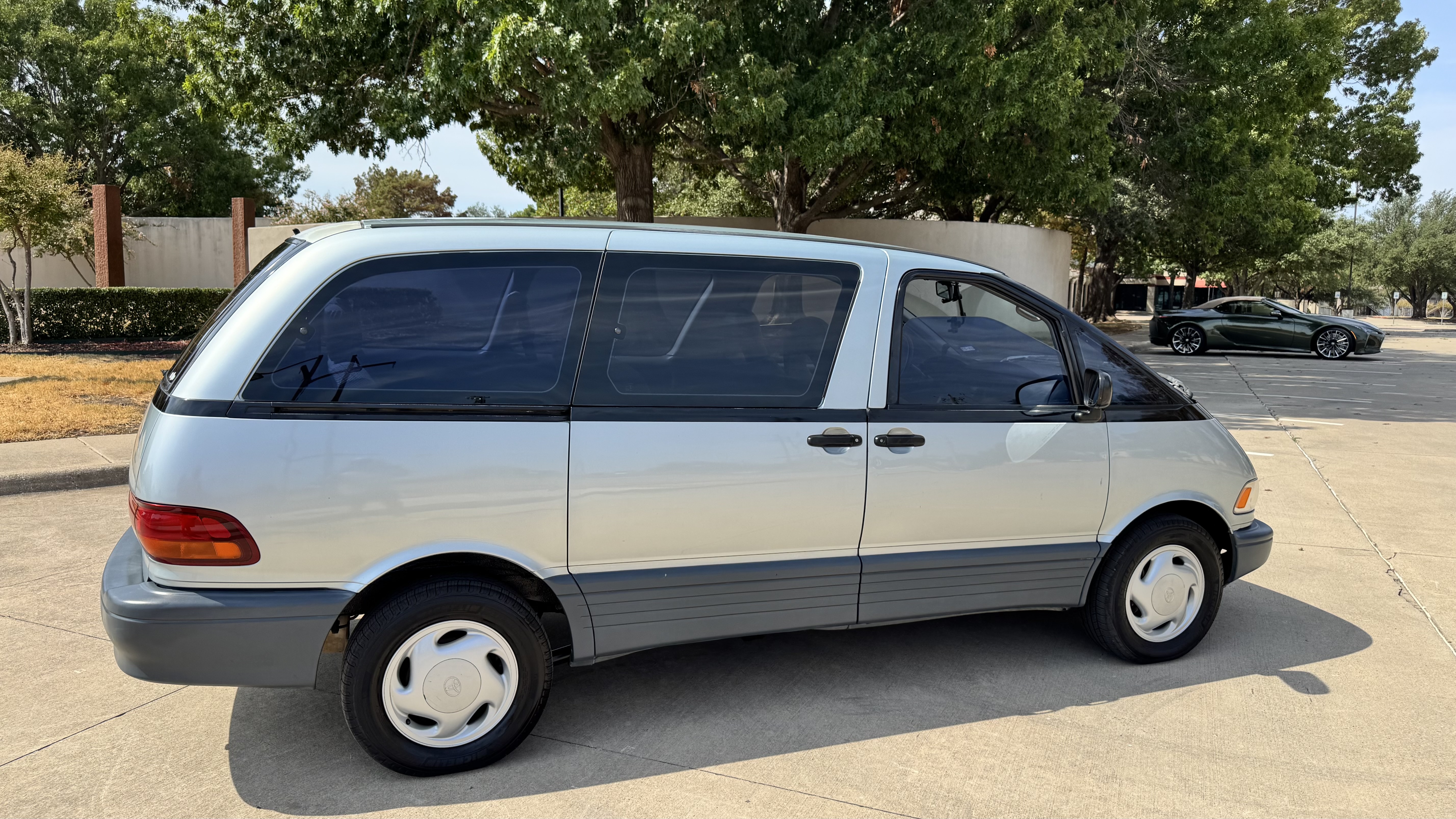 Used 1993 Toyota Previa Deluxe RWD image 8