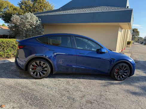Used 2021 Tesla Model Y Performance image 9