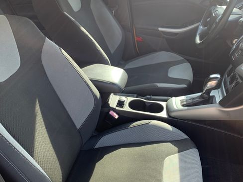 Used 2012 Ford Focus SE w/ SE Sport Pkg image 12