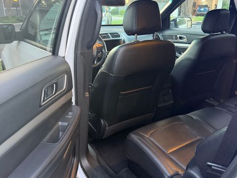 Used 2017 Ford Explorer XLT w/ Equipment Group 202A FWD image 14
