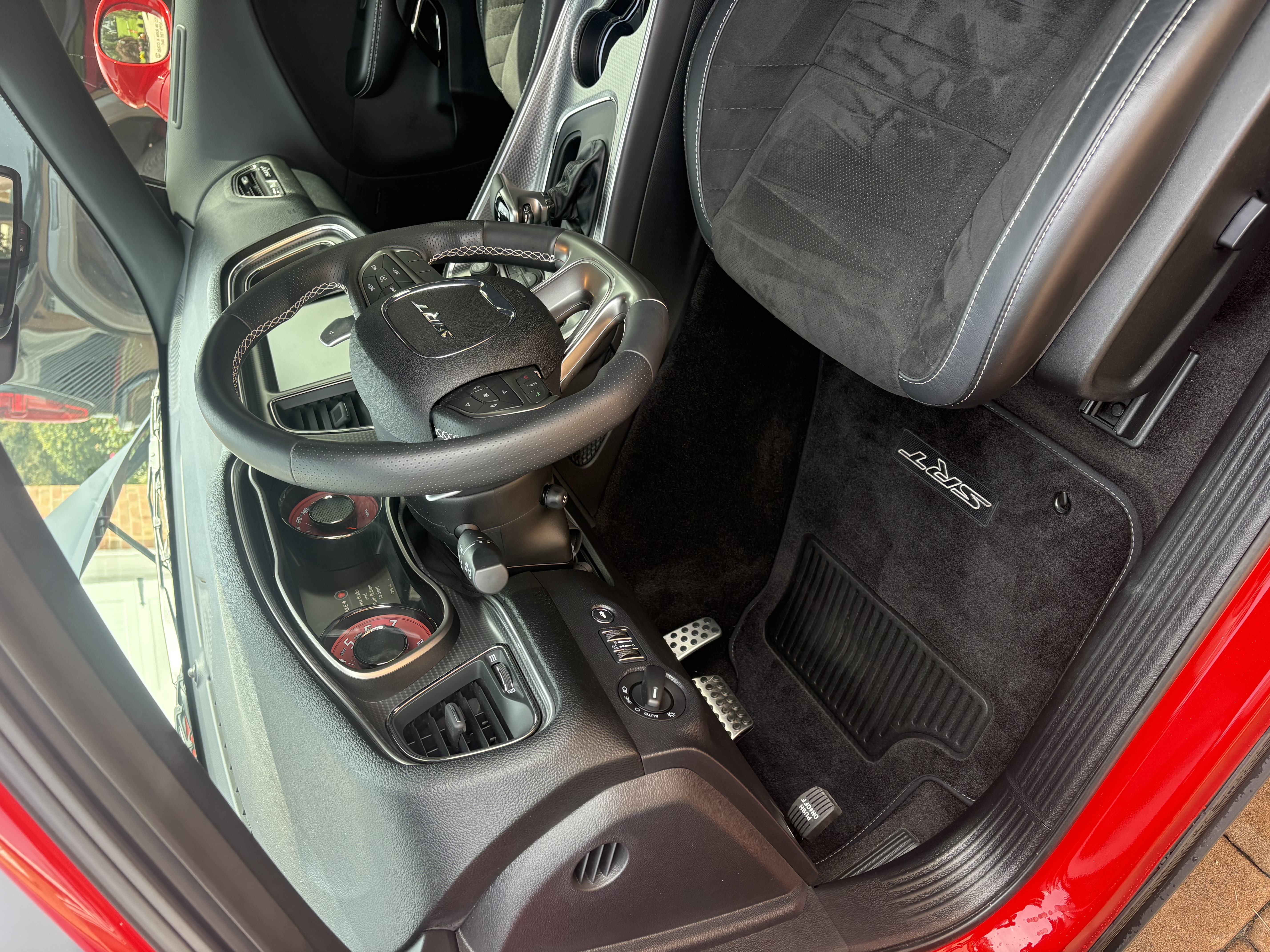 Used 2015 Dodge Challenger SRT Hellcat RWD image 17