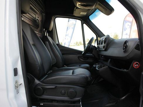 Used 2021 Freightliner Sprinter 2500 image 11