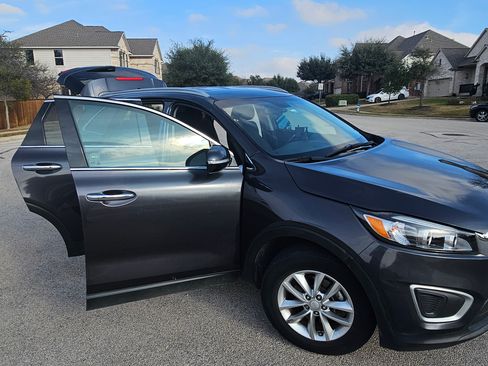Used 2016 Kia Sorento LX w/ LX Convenience Package image 17